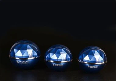 Flacon cu pompă pentru îngrijirea pielii